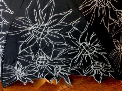 画像1: 折畳　晴雨　黒　花刺繍